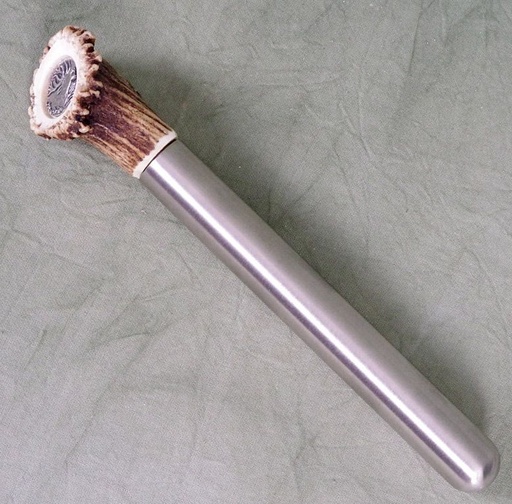 [P0023669-Natur-UNI] Flachmann mit Hirschkrone Münze Edelweiss